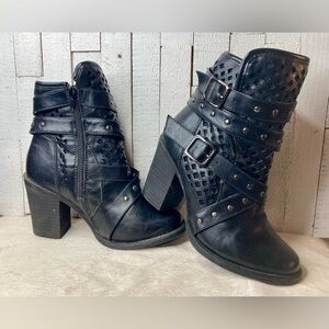 Pierre Dumas Booties size 6